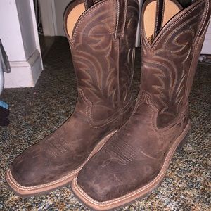 Men Ariat’s Waterproof Cowboy Boots